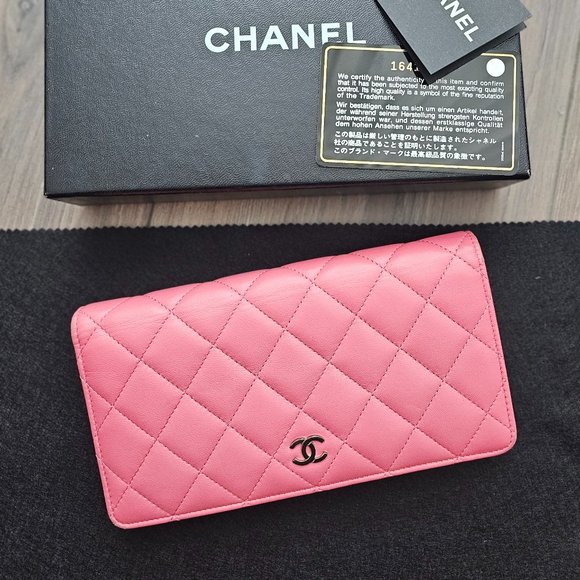 CHANEL Pink Quilted Wallet - Picture 1 of 11